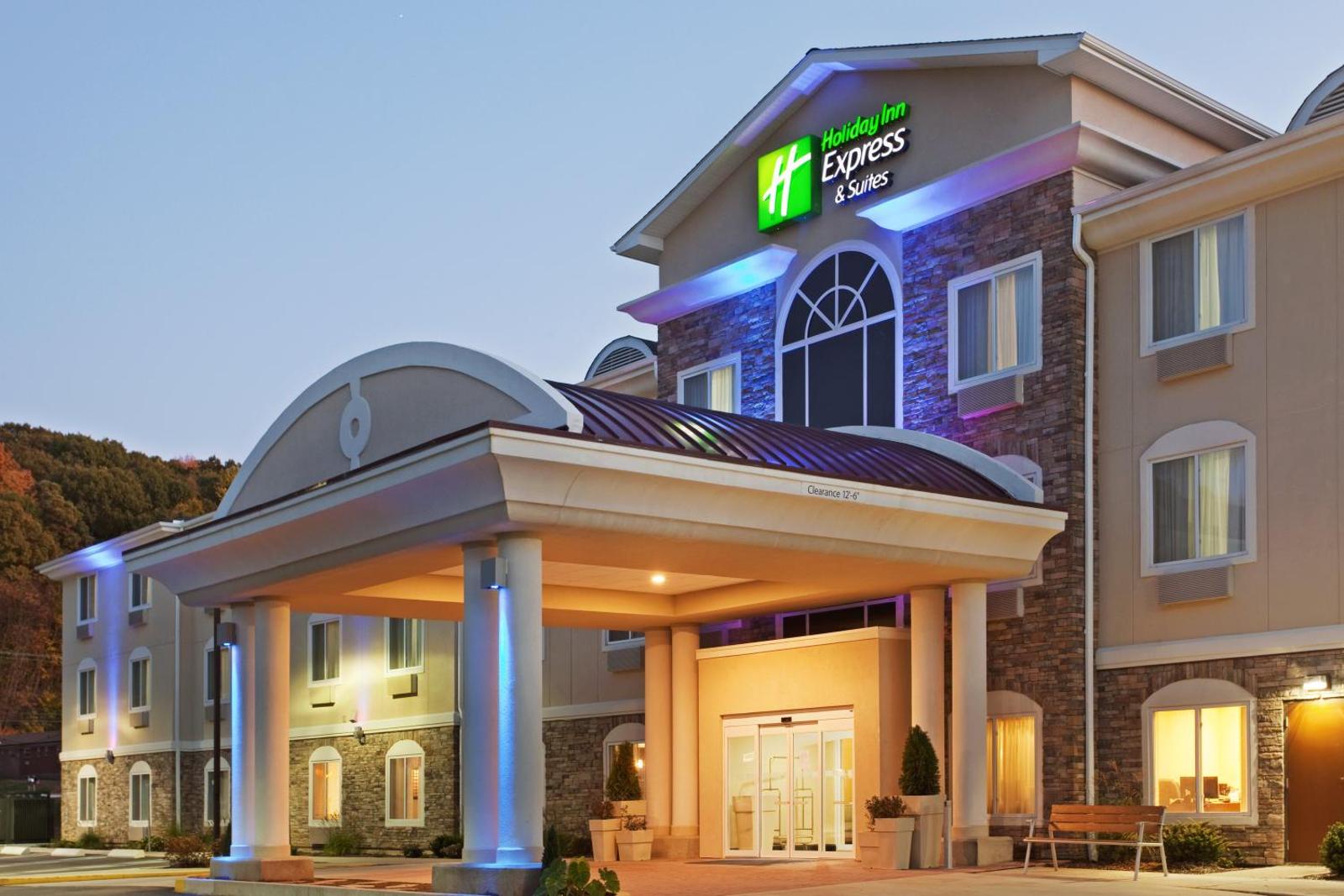 Holiday Inn Express and Suites Meriden