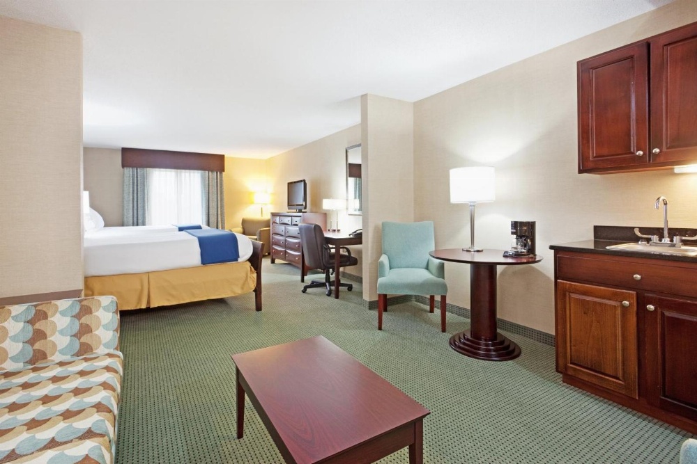 Holiday Inn Express and Suites Meriden
