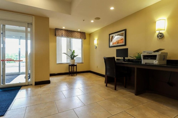 Holiday Inn Express and Suites Meriden image 12