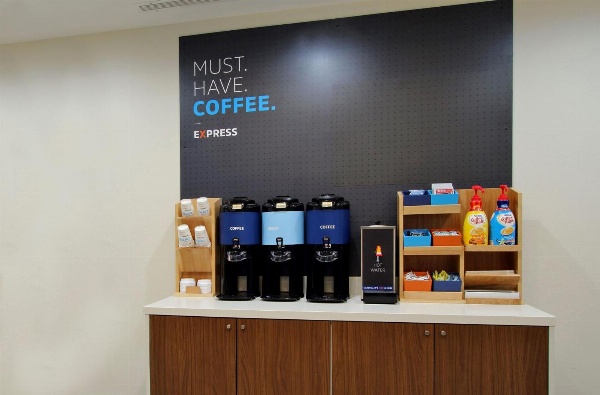 Holiday Inn Express and Suites Meriden image 4