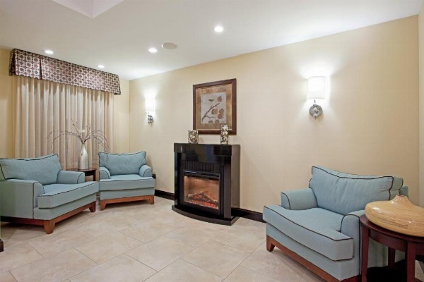 Holiday Inn Express and Suites Meriden image 9